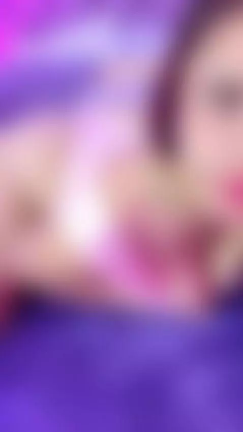 Look at me by arianaa-collins