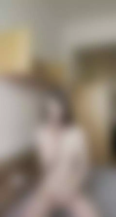 I'm a lusty who loves to chat and send photos of herself, I ... by emelineee