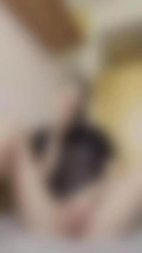 I'm a lusty who loves to chat and send photos of herself, I ... by emelineee