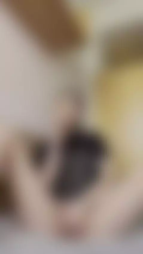 I'm a lusty who loves to chat and send photos of herself, I ... by emelineee