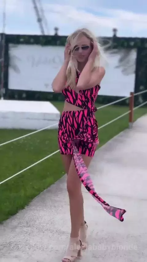 publicsex, public, sexymilf by alexiababyblonde