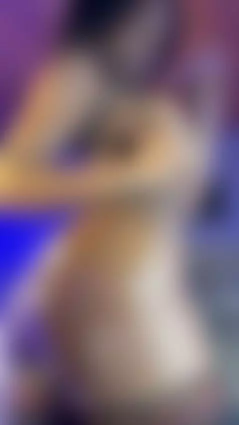 Oil spreading and dripping it for all my body!😋💦🔥 by nahomiicampbeell