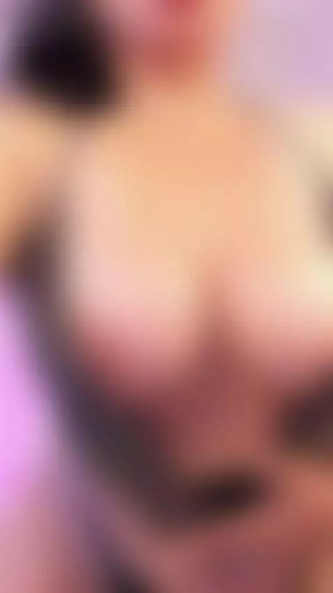 The girl with big breasts is hot by saraparkeer1