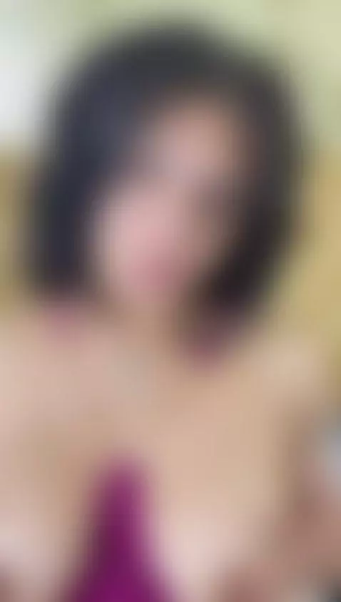 I like my tongue to pass all over my pussy by mistyccouple