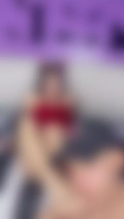 She loves her feet by mistyccouplee