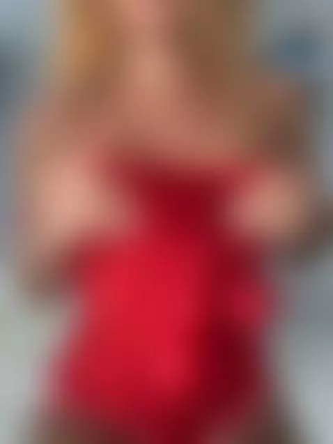 I’m so tight, click to see how it fits by clovergreen