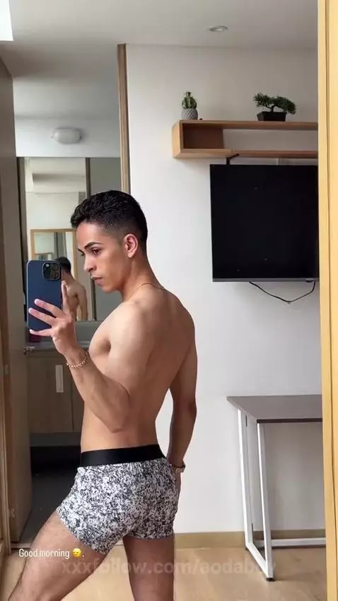 bottom and top by aodaboy