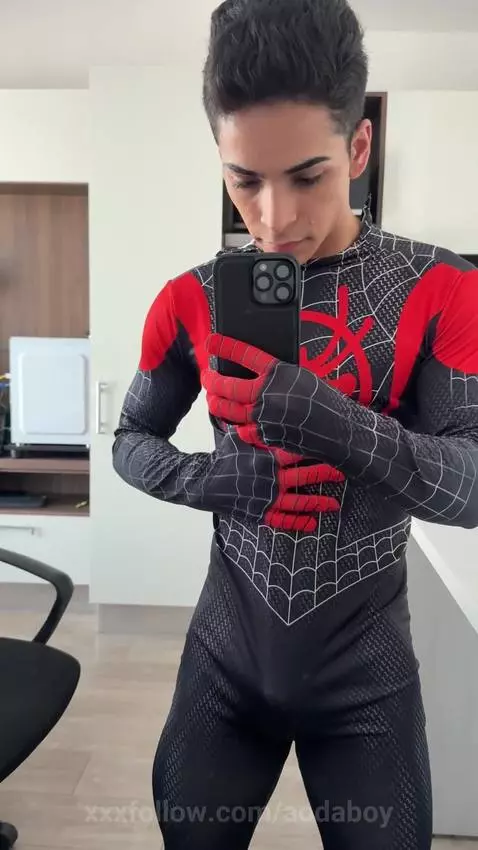 Hot Spiderman by aodaboy