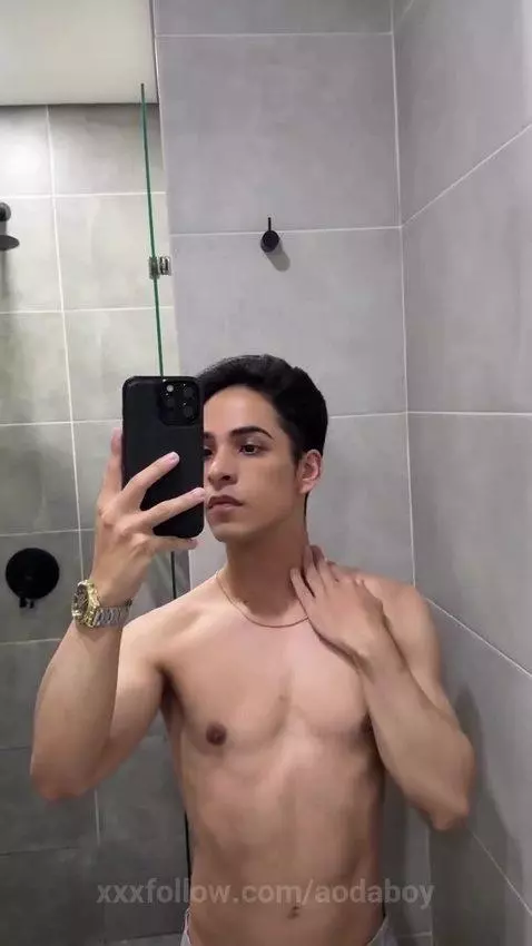 Model pose by aodaboy