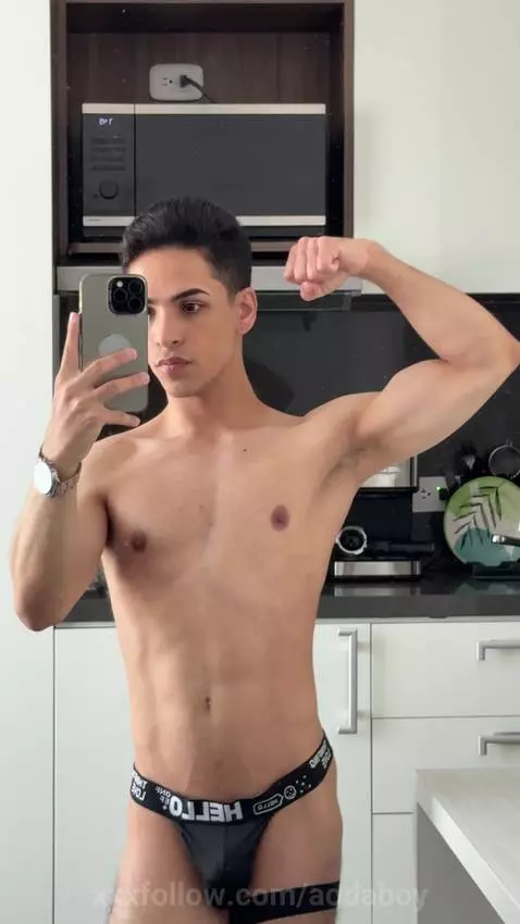 strong male by aodaboy