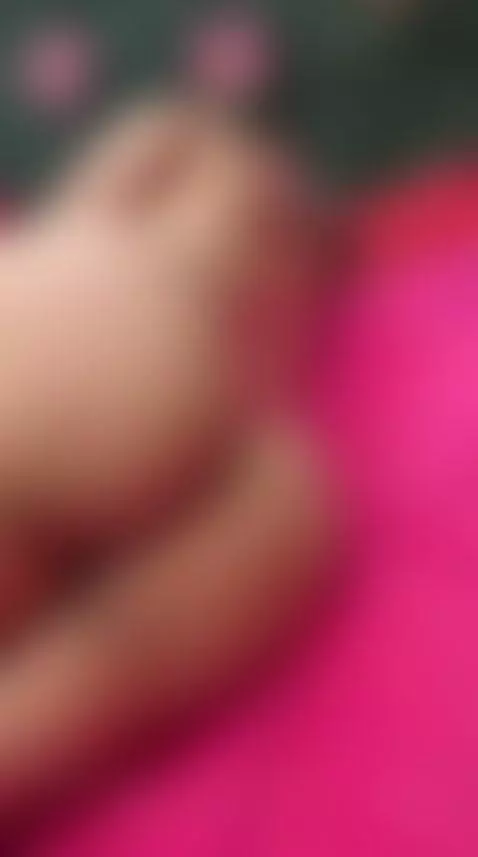 My sweet body is being caressed by the sun, but I would love... by naomyyrivera