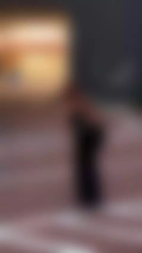 You see me passin’ by—flirt or freeze? by krispeachie