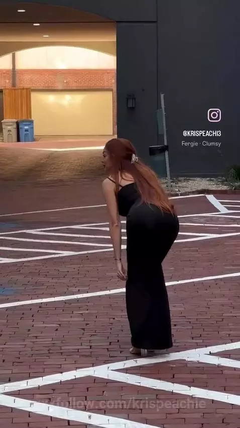 You see me passin’ by—flirt or freeze? by krispeachie