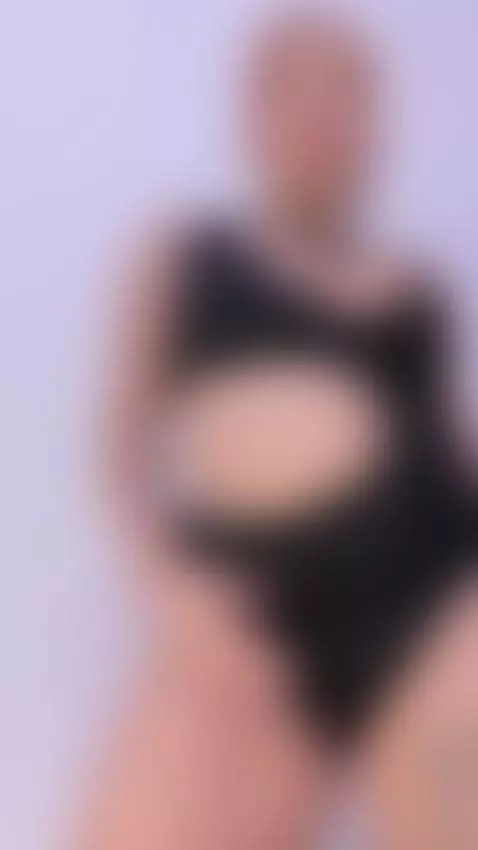 body horny 🥵🍑👅😈 by hillaryuckerman