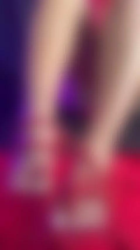 What would you do with these feet and these strings? by karinajtorres