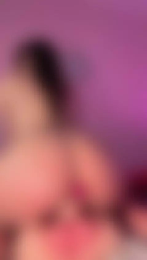 Come and see more in my live👉🏻👈🏻chatur and strip LIVEEE by imchloegardner