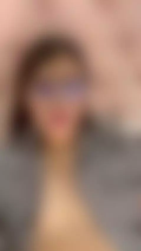 Are my feet cute?Come here and make me cum by celestteevan