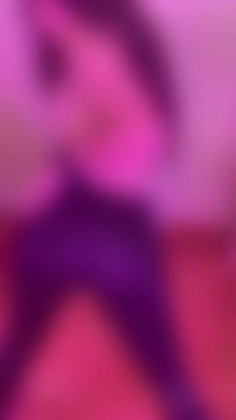 If you want to see more, come to my room by emmavixien