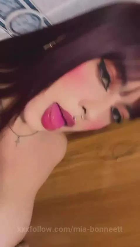 WHAT U WANNA PUT IN MY MOUTH?💦🥵🥵 by mia-bonneett