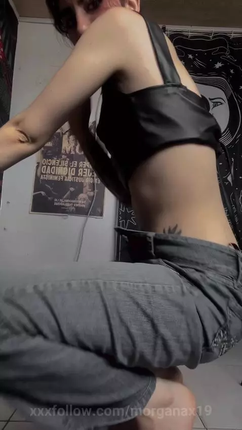 practicing to give you sit-ups by morganax19