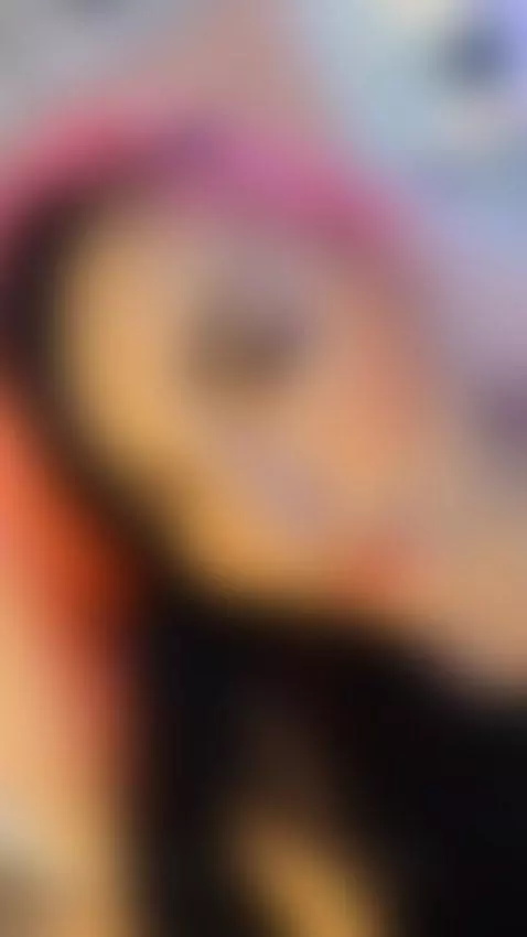 Baila, seduce y provoca con cada movimiento. Su cuerpo curvy... by skyypayton