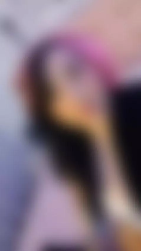 Like a rockstar, natural mature hot in the house by skyypayton