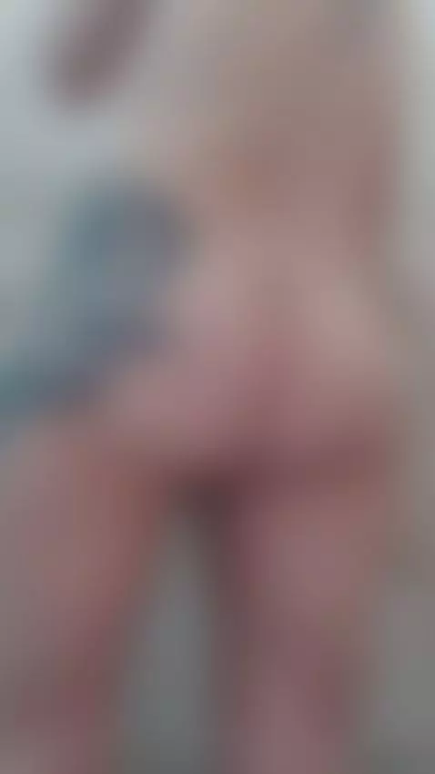 My buttocks bounce and clap as I shake it by ravenhearth666