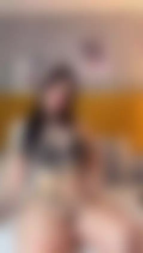 ♥ It’s quite cold in here. Want you to raise the temperature... by arianablacke