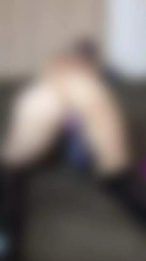 hairbrush insertion by camilaplayfull