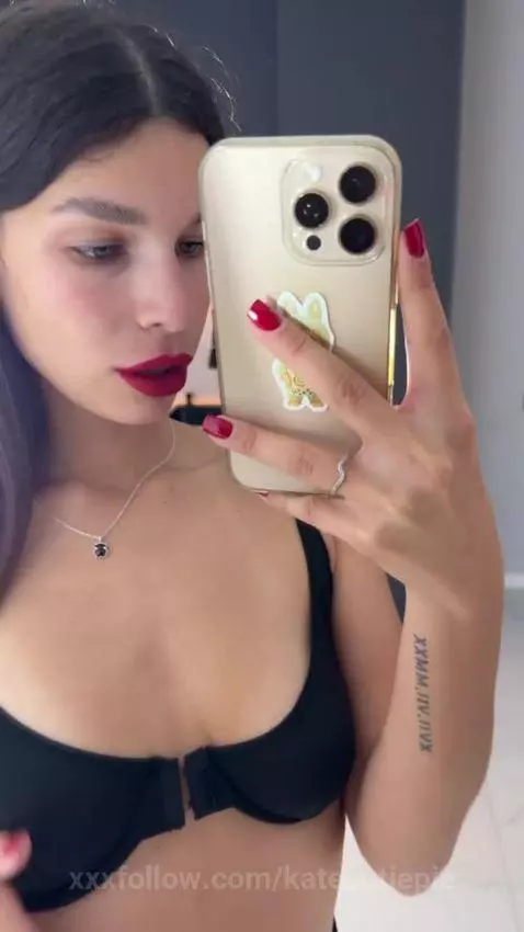 Kiss and lick me all over by katecutiepie