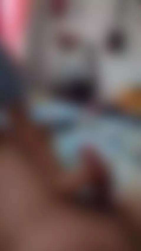 Recibiendo cariños de mi amiga 😈 A ella le encanta agarrarme... by patutoto