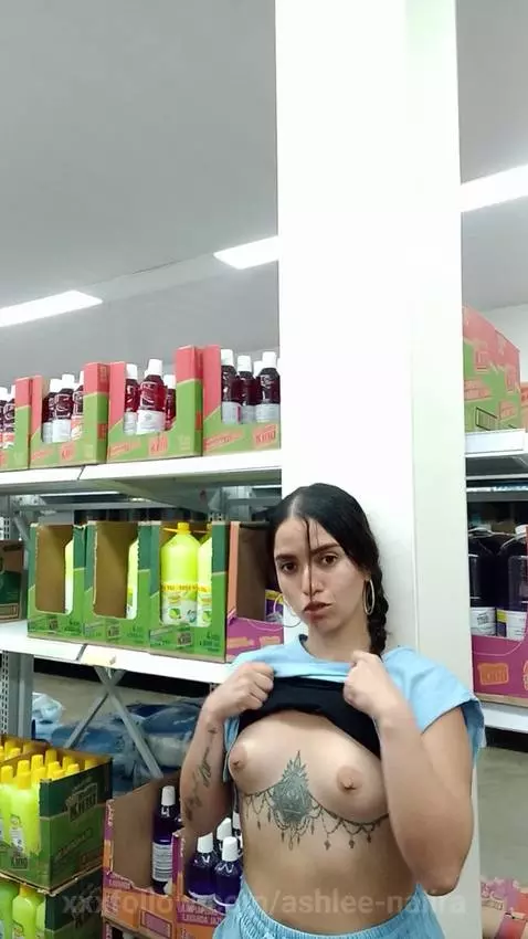 chuparias mis tetas? by ashlee-naiira