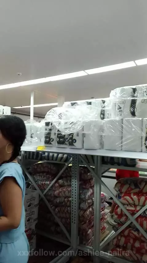 solo para que se diviertan viendo mis teticas by ashlee-naiira