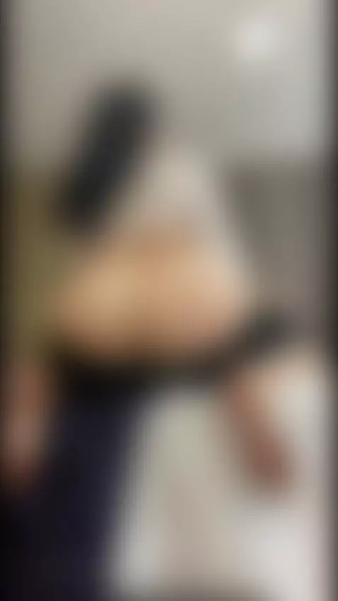 Horny ass wants to  hard cock by agathaasaenz23