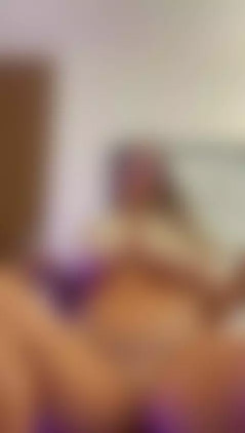 sensual curvy girl looking for some action by siennascott