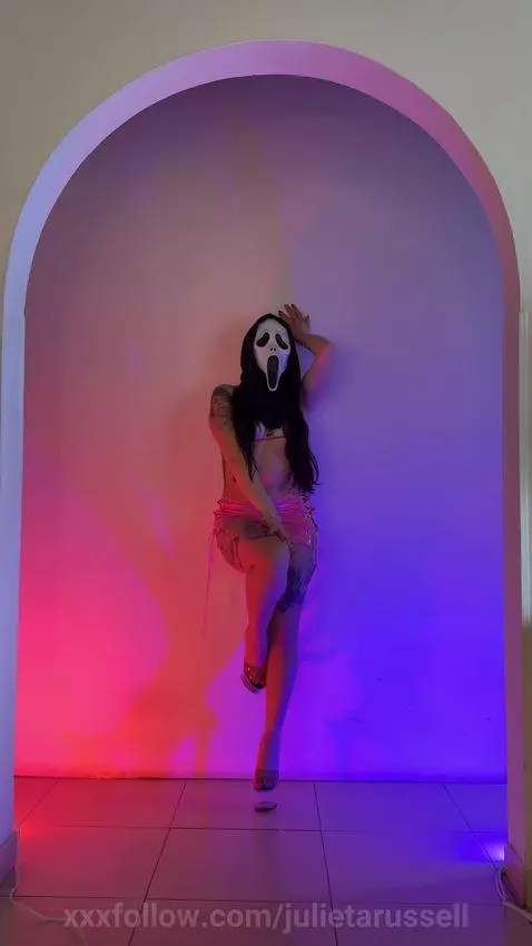 How does it feel to crave the one who controls you? 😈 by julietarussell