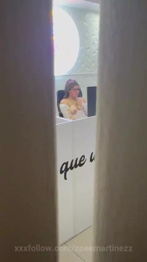 Masturbating in the office👀🔥 by zoeemartinezz