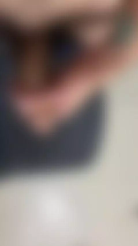 Wiggle , wiggle , wiggle ... by leondevereda