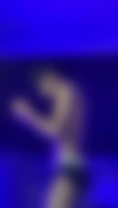 King, tired of being treated as one more? In my room you sen... by colstorw