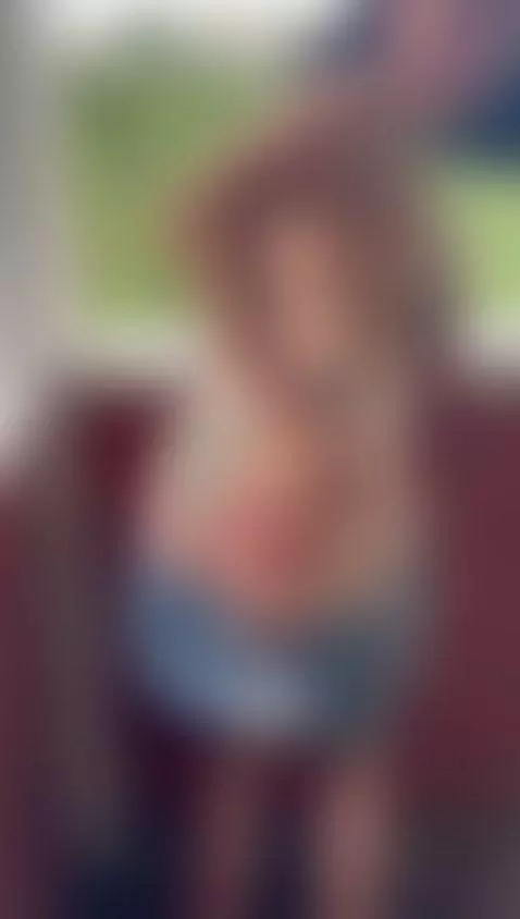 watching the farm work mowing the lawn makes me very horny..... by zamiraxxx