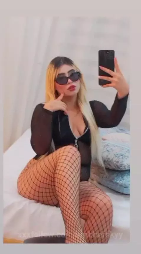 On line now, Follow me !! by ambberskyy