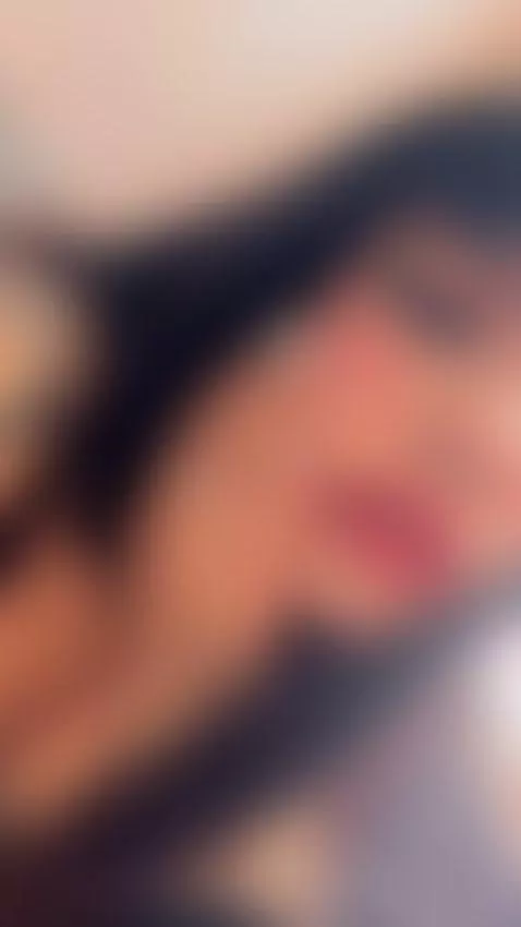 There are looks that ask to stay. by selenebennet