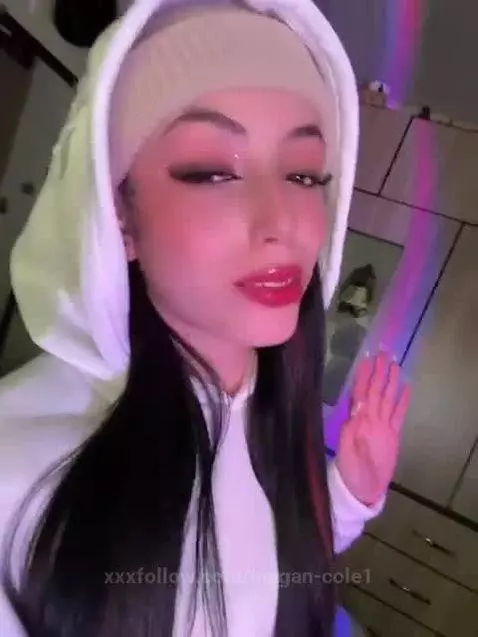 How does my hat look for the cold? 👒 by megan-cole1