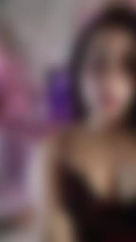 I love to imagine what you are thinking while you look at me... by emmawilliams22