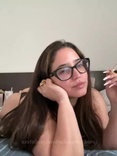 HOLA AMORE❤️😈 #ONLYFANS #CONTENIDOADULTO #CIGARRETE #VIRAL by lachicamarlboro