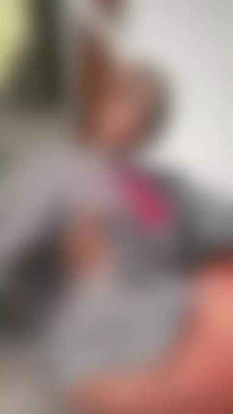 "Sitting up, leg in the air and a kiss straight to you 😘🔥 Ar... by stefanybro