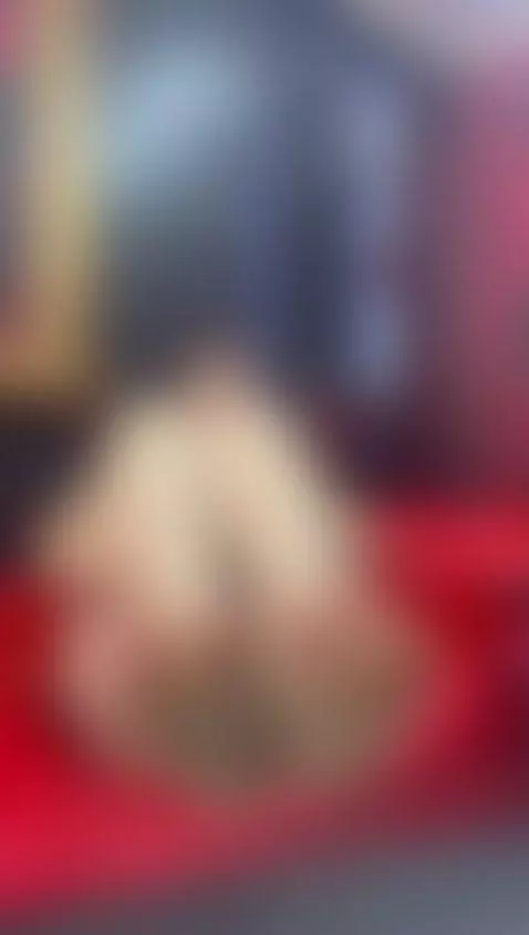 My soft feet want you to kiss them and suck each of their fi... by melisaa-jones