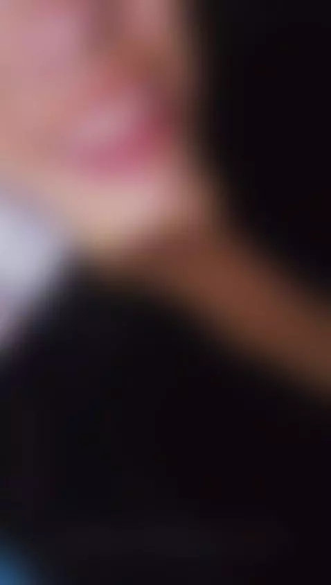 Come and kiss my lips slowly 💖💥 by miaa-cherry