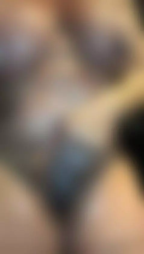 stripchat.com/salome_Bri/follow-me by salomebri