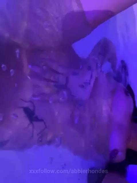 Are you going to accompany me in my hot shower? by abbierhondes